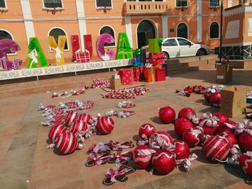 VIDEO: En Tolcayuca, "grinch2 destruye adornos navideños