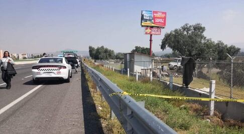 Hallan cinco cuerpos a un costado de la autopista México-Pachuca