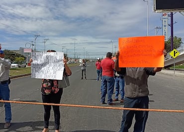 Habitantes de la colonia Amazonas en Pachuca acusan despojo de terrenos y bloquean el bulevar Santa Catarina