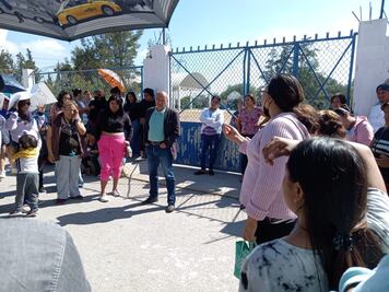 Piden padres de familia destitución de otra directora en Tula