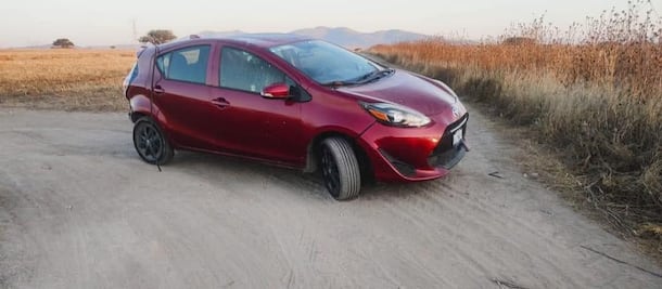 Balean y abandonan dos camionetas en Tlaxcalilla, Huichapan