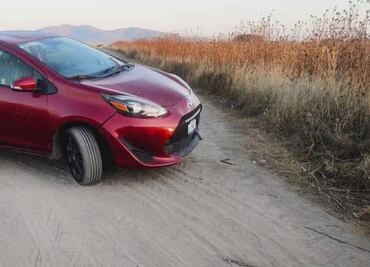 Balean y abandonan dos camionetas en Tlaxcalilla, Huichapan