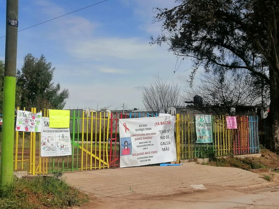 El CAM 5 en Tulancingo mantuvo paro de actividades, pues en octubre se exigió la destitución de la directiva, pues no estaba capacitada para la atención de los estudiantes, además se acusó de abuso físico y psicológico.