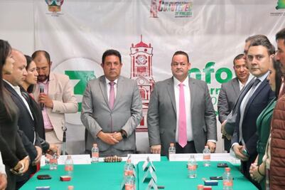 A puerta cerrada, entrega informe alcalde de Cuautepec