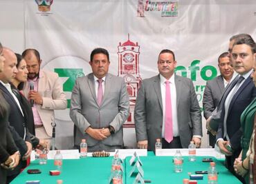 A puerta cerrada, entrega informe alcalde de Cuautepec