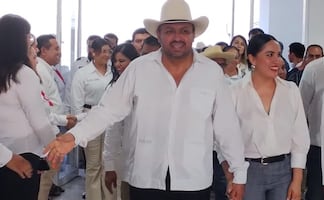 Reaparece el alcalde de San Felipe Orizatlán tras una semana ausente de actos públicos