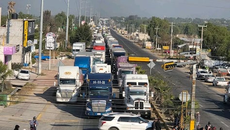 Continúa el bloqueo carretero en la México-Laredo; alcalde de San Salvador se mantiene retenido por pobladores
