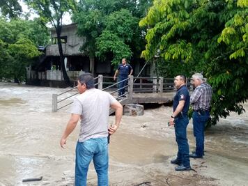 Familias huastecas se niegan a dejar sus casas pese a peligro