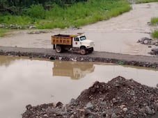 Mantienen paso provisional sobre el río Claro, en Tepehuacán de Guerrero