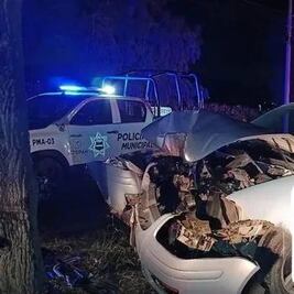 Mujer pierde la vida tras chocar contra un árbol en la carretera Tepatepec-Actopan
