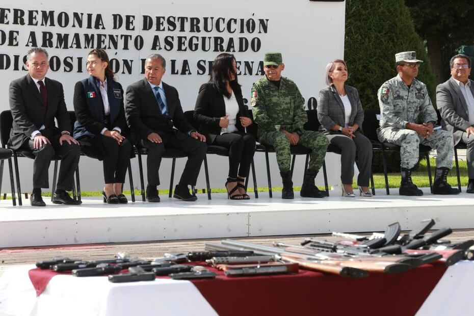 Un total de 339 armas de fuego largas y 125 cortas, así como 8 mil 988 cartuchos útiles que fueron decomisadas en diversos operativos en la entidad, se destruyeron para evitar su reutilización Fotos: Luis Soriano