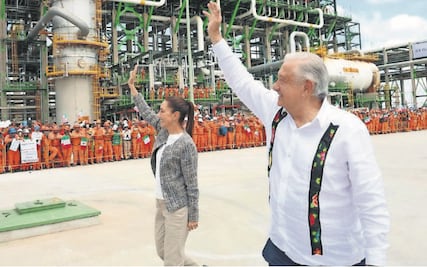 AMLO acusa intervención; "funcionarios de EU están tratando de debilitar a Morena"