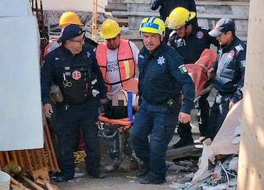 Bomberos de Hidalgo rescatan a trabajador tras caída de 14 metros en Pachuca