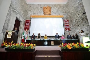 Reconoce rector de UAEH retraso en autobús eléctrico; asegura entrega en 2026