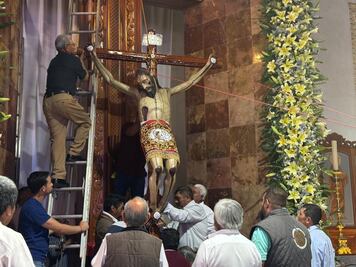 Restauran la histórica figura del Cristo del Colateral en Acaxochitlán