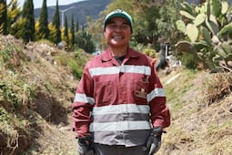 Entre basura, drenes y bulevares: la historia de “Panchita”, 18 años limpiando las calles de Hidalgo