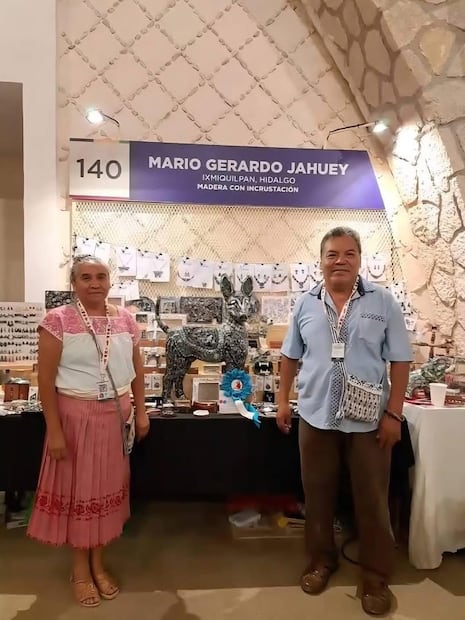 Mario Gerardo Jahuey, originario de El Nith, Ixmiquilpan, fue uno de los artesanos que participaron en la Feria Xcaret de Arte Popular Mexicano, donde se exhibieron piezas únicas.  I Foto: Especial