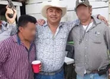Candidato del PAN posa con arma corta en su rancho
