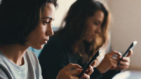 Especialistas de la UNAM llaman a evitar uso excesivo de dispositivos y pantallas; advierten daños cognitivos y lingüísticos 