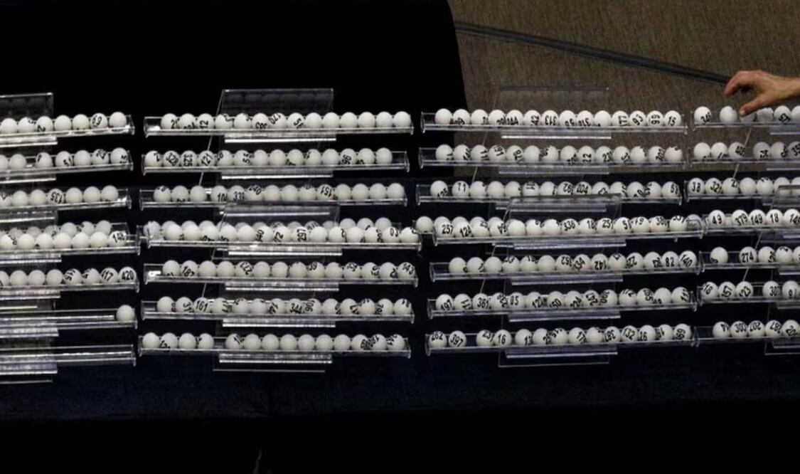 Urnas transparentes para la insaculación. Fotos: Yaretzy M. Osnaya / EL UNIVERSAL