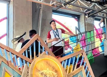 Paisanos de París reciben a Osmar Olvera con aplausos y música de mariachis