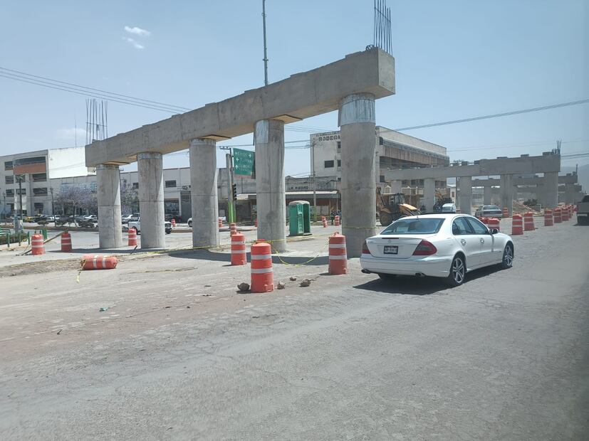 Se quejan por lentitud en la construcción del crucero a Acatlán | Foto: Grisel Lira