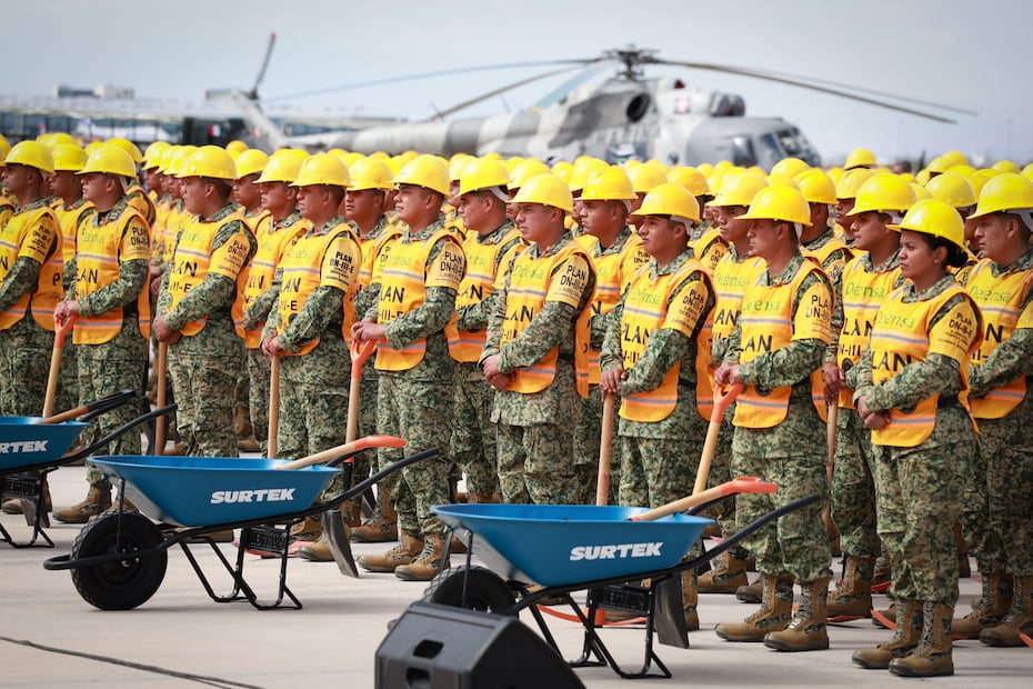 Menchaca acompaña a Sheinbaum en reconocimiento a Fuerzas Armadas por labores de auxilio | Foto: especial