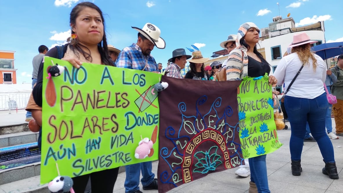 La protesta incluyó una marcha, poesía, cantos y baile en la zona centro de Pachuca | Foto: Lorena Rosas