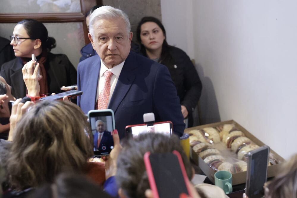 Este lunes 8 de enero de 2024, en la sala de prensa de Presidencia hacen la partida de la Rosca de Reyes | Foto: Fernanda Rojas