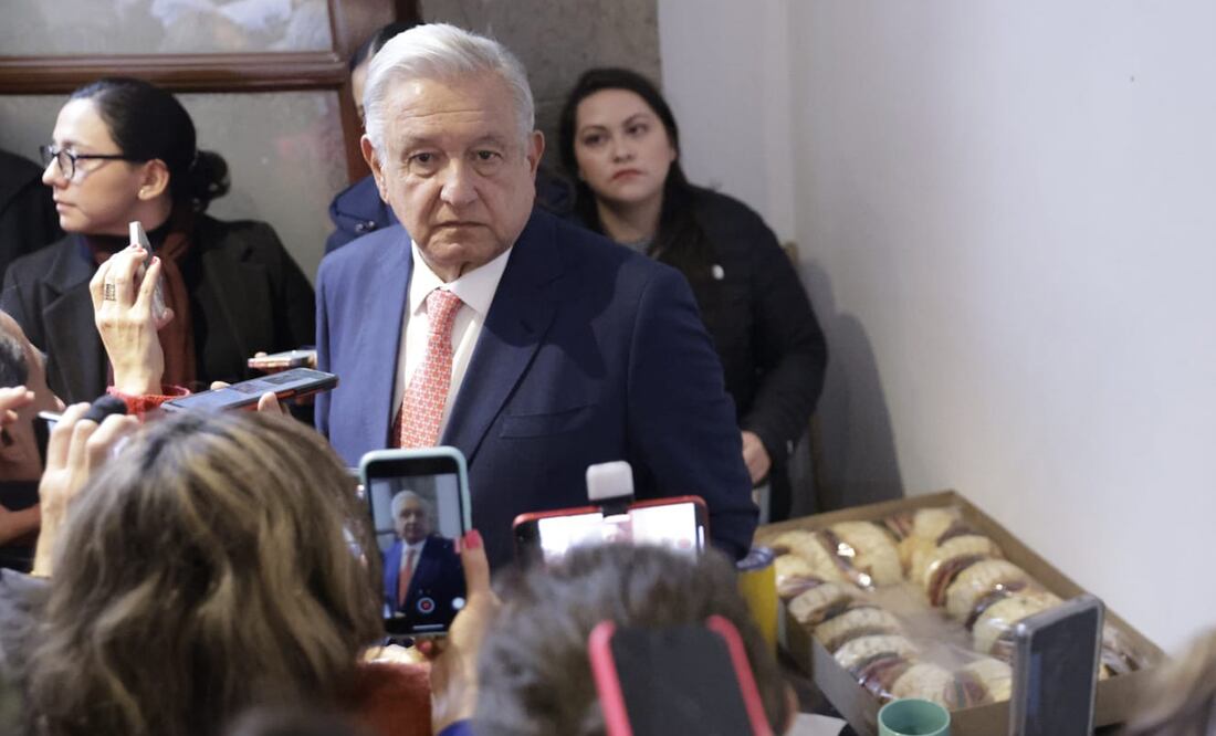 Este lunes 8 de enero de 2024, en la sala de prensa de Presidencia hacen la partida de la Rosca de Reyes | Foto: Fernanda Rojas