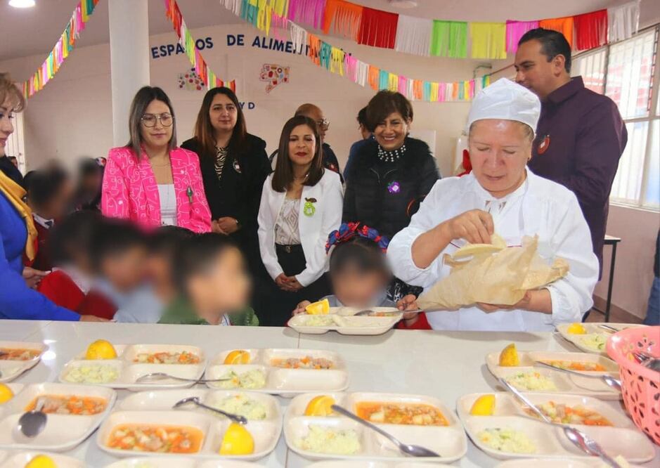 Reciben desayunos más de 3 mil estudiantes en Tulancingo  I Foto especial