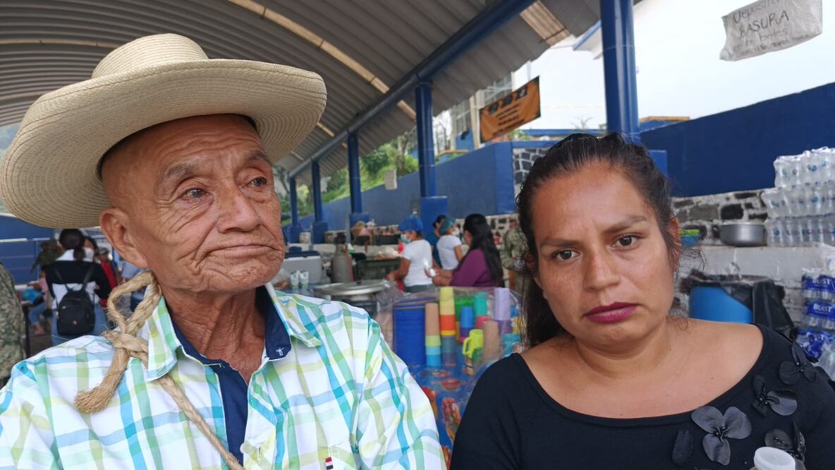 Ambos coincidieron en que les va a costar un poco levantarse pero lo importante es que están con vida | Foto: Lourdes Naranjo