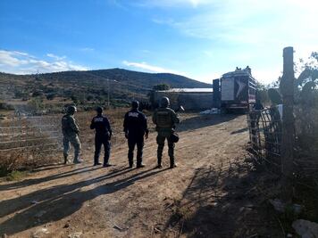 Durante cateo en Singuilucan, decomisan inmuebles y material ilícito