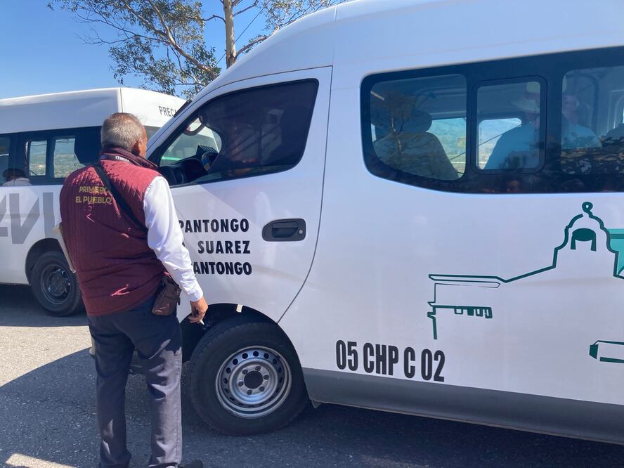 Tras revisión se llevan al corralon cuatro unidades de la empresa Avm Foto: Especial