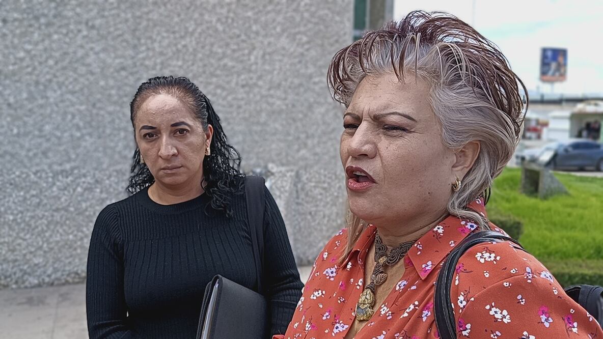 Aurora Zamudio y Yoris Molina, esposas de los agentes de investigación que murieron tras ser atacados en la Capilla del Angelito Negro en Pachuca, exigieron que la comandanta Patricia Moya Domínguez no solo sea separada del cargo, sino expulsada definitivamente  I Foto: Lorena Rosas