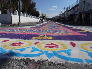 Ixmiquilpan se viste de colores para procesión en honor al Señor de Jalpan