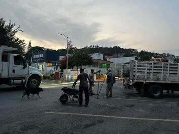 Tras mesa de diálogo se logran acuerdos para realizar bacheo en Jacala de Ledezma