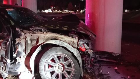 Impacta su camioneta contra pilar de cemento en la Pachuca-Ciudad Sahagún