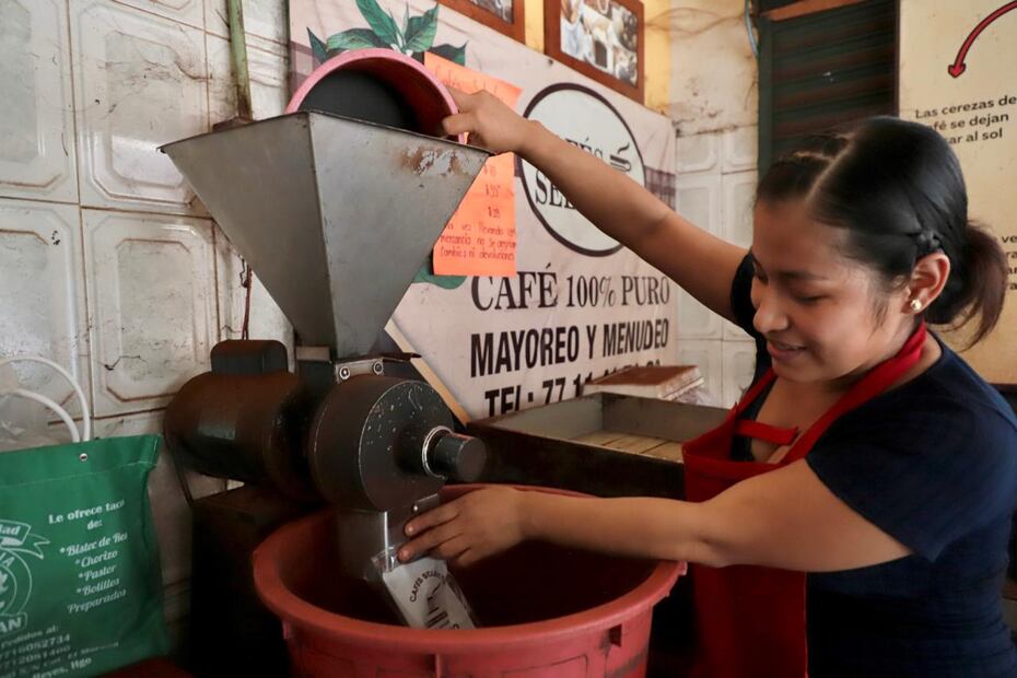 Venden hasta 30 kilogramos diarios en este pequeño local, cantidad que aumenta en temporadas especiales como fiestas o el Xantolo | Foto: Luis Soriano