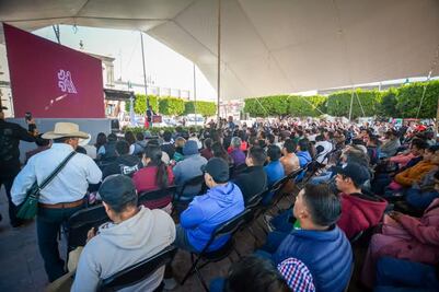 Rinden protesta 120 autoridades auxiliares en Ixmiquilpan