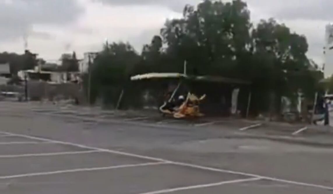 El líder de los Mexicánicos, Martín Vaca sufrió un accidente en su aeroplano ligero al aterrizar durante una exhibición en Ixmiquilpan