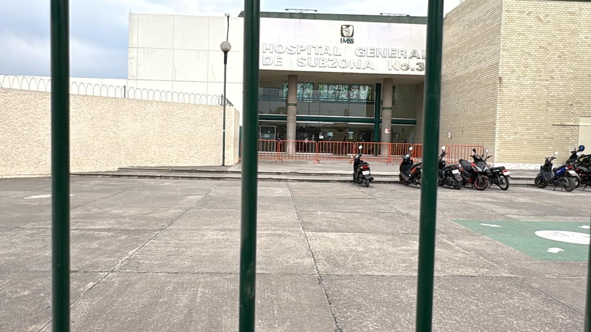 El hospital da cobertura a varios municipios del sur de Hidalgo, lo que incrementa la afluencia diaria de pacientes y familiares en sus instalaciones | Foto: Javier Quezada