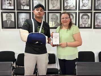 Reconocen a joven basquetbolista de Santiago de Anaya por su trayectoria deportiva