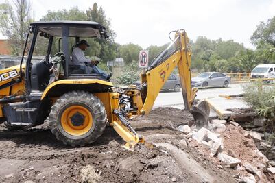 Colocan parapetos y banquetas en río Salado para prevenir desbordamientos