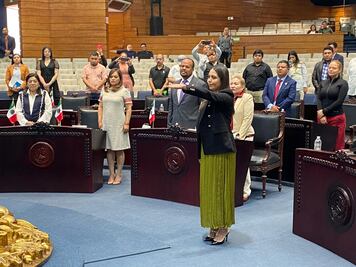 Diputada suplente toma protesta en sustitución; faltan dos