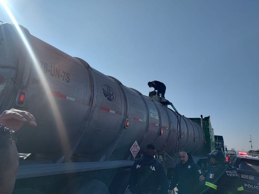 Recuperan tractocamión robado tras persecución de Tizayuca al AIFA | Foto: especial