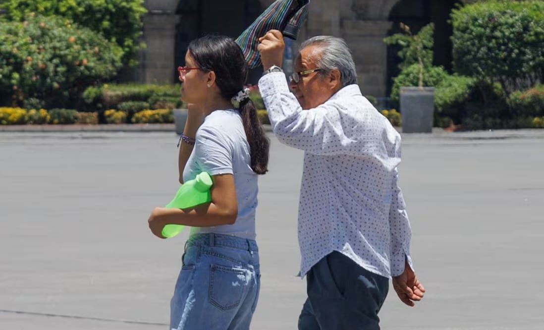 Debido a la ola de calor al menos 4 personas han fallecido y otras 335 presentan daños a su salud. Foto: Yaretzy Osnaya / EL UNIVERSAL