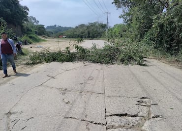 Por 9 horas fue cerrada la carretera Huejutla-Orizatlán