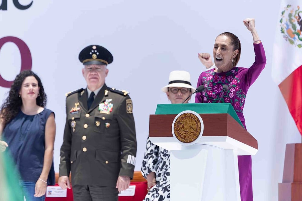 La presidenta de México, Claudia Sheinbaum, da un informe a dos años del triunfo del movimiento de Morena. El vento se lleva a cabo en el Monumento a la Revolución. Foto: Agencia EL UNIVERSAL/Hugo Salvador /RDB.