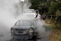 Pobladores retienen a cinco, acusados de delitos en San Agustín Metzquititlán